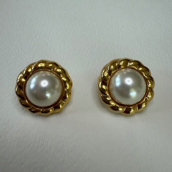 Vintage Pearl Gold-Tone Rope Twist Stud Earrings Womens Elegant Classic - Picture 8 of 8